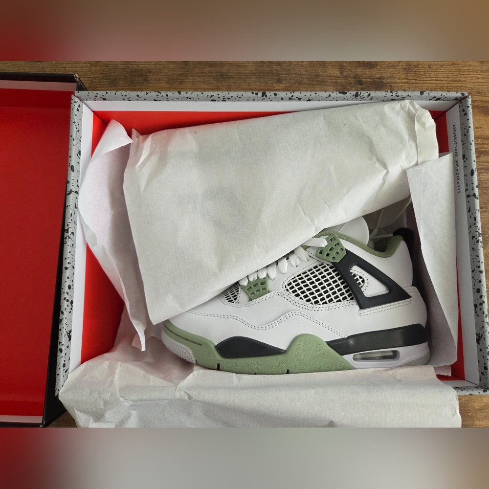 Nike Women's Air Jordan 4 Retro Seafoam 'Oil Green' (AQ9129-103) Size W5 New